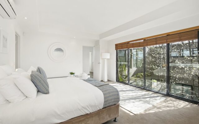 Fabulous Home With Swimming Pool