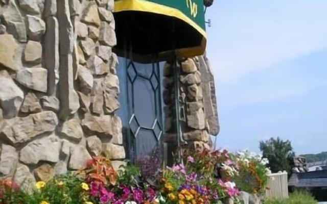 Weathervane Terrace Inn and Suites