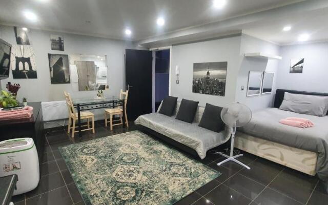 Studio, up to 4 PEOPLE, City Center location