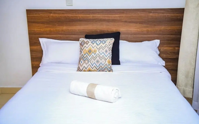 Lux Suites Father's Hub Apartments