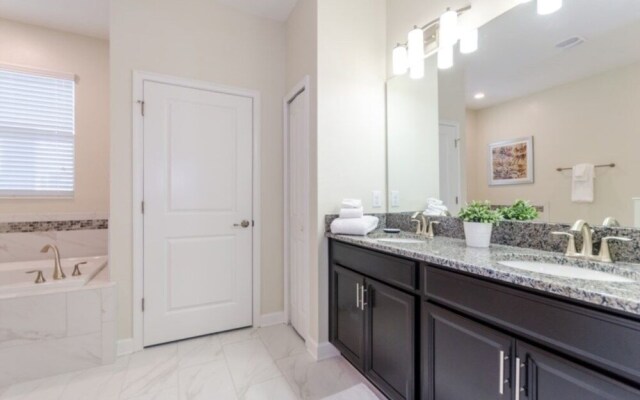 9076hs 8 Bedroom Villa by Redawning