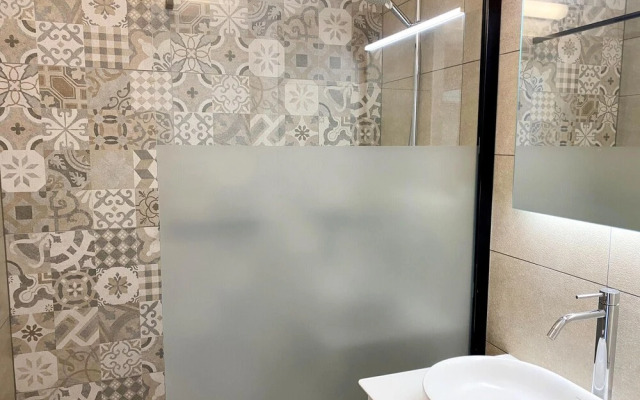 Coastal Comfort With Garage