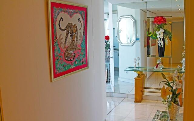 Suites in Cannes Center Sea View