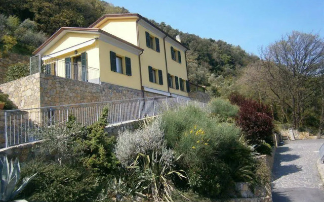 Arianna Hill House