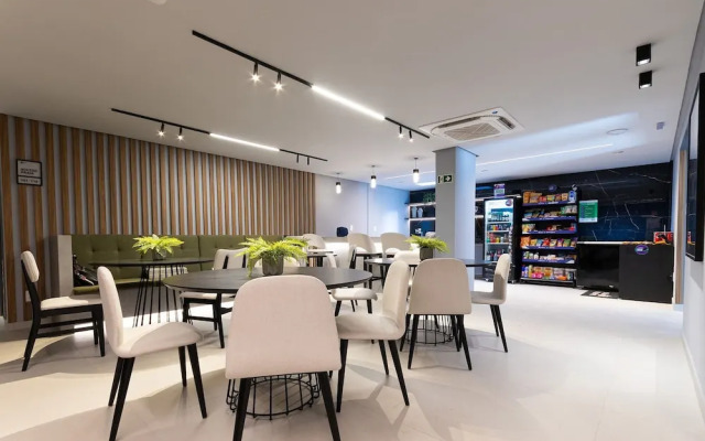 Breeze Residence By Carpediem