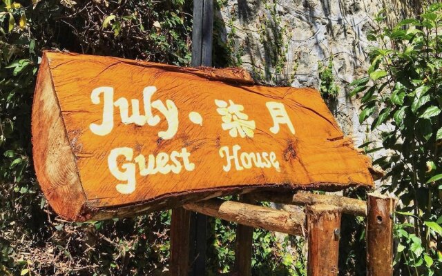 July Qiyue - Hostel