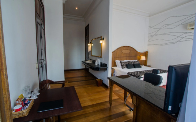 Johnscher by SJ - San Juan Curitiba