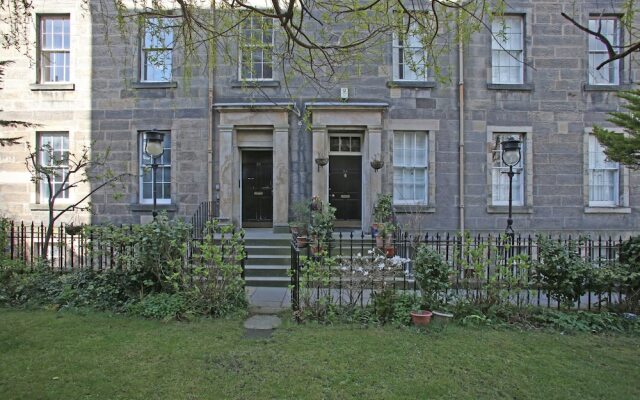 3 Bedroom Flat In Edinburgh City Centre