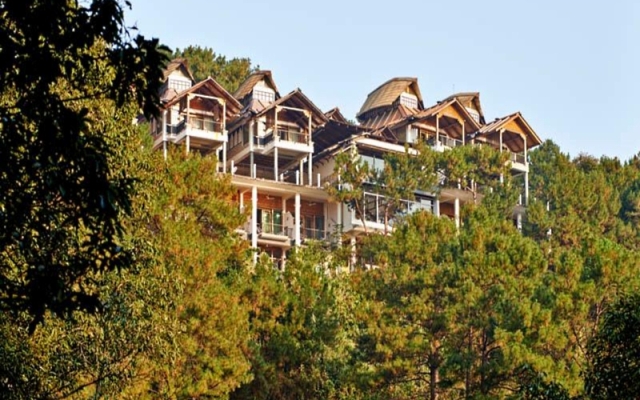 Ri Kynjai Serenity by the Lake Resort