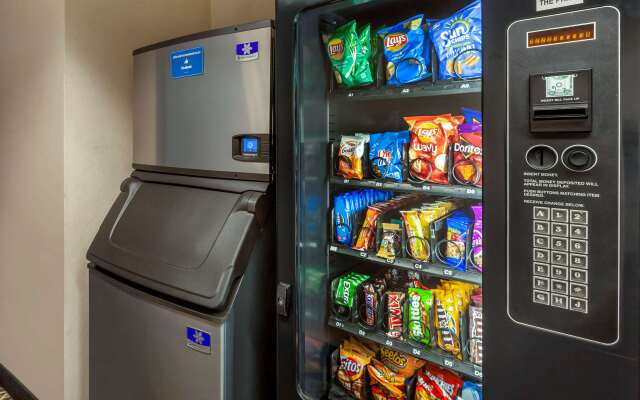 Econo Lodge Inn & Suites Oconto