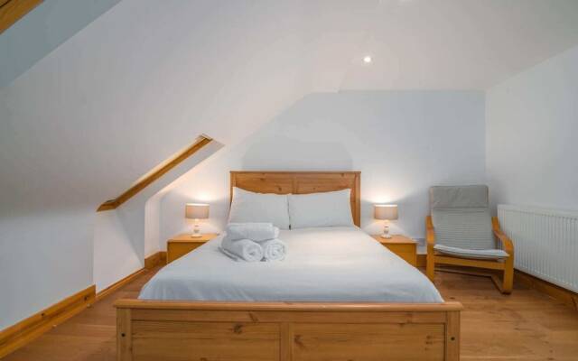 Homely and Spacious 4 Bed, up to 7 Guests, Dalston