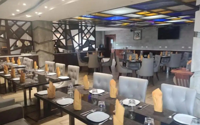 Hotel Saffron Crest