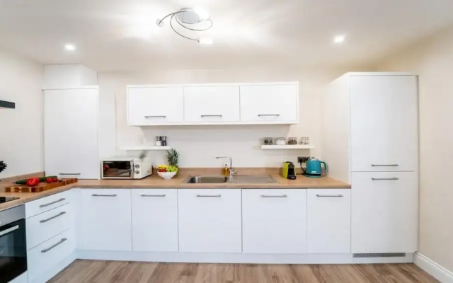 South Quay Apartment - 2 Bedrooms - 2 Bathrooms