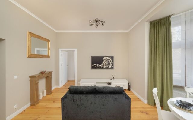 One Bedroom Apartment for 3 by Renters