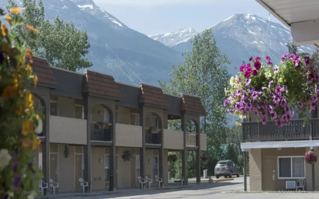 Maligne Lodge