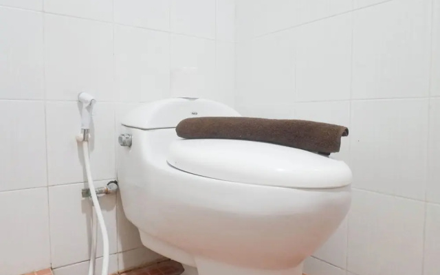 Best Price Studio Near Petra University At High Point Serviced Apartment – Bathroom – Surabaya