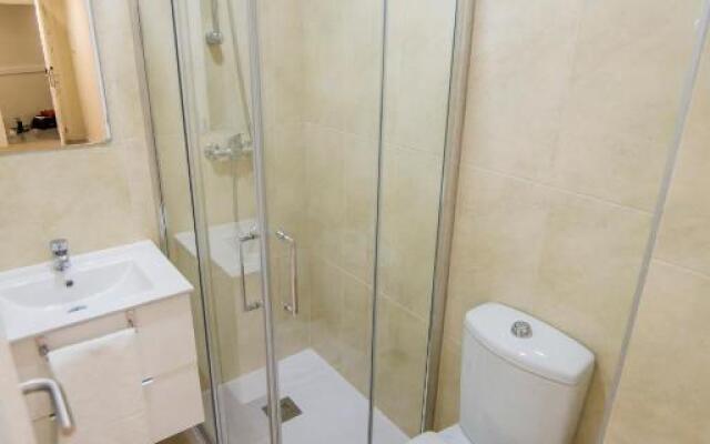 Apartamentos Plaza de Santiago - Estudios Turisticos - 1 LLAVE