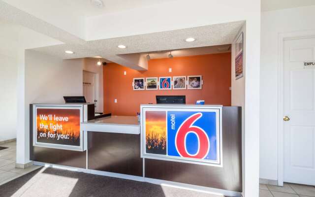 Motel 6 Indianapolis, IN - South