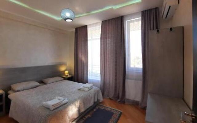 Makos Guest House