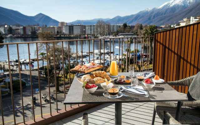 Hotel & LOUNGE LAGO MAGGIORE