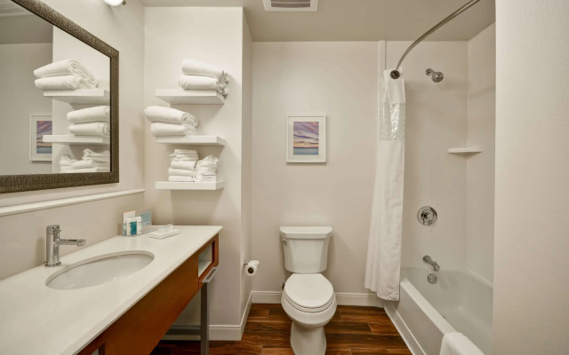 Hampton Inn & Suites Charleston Airport