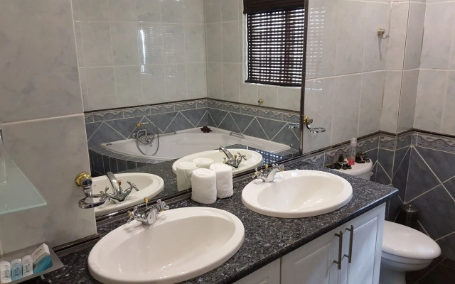 Waterfalls Boutique Hotel