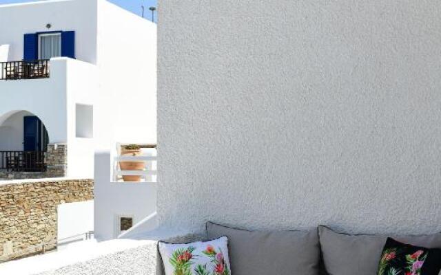 Ios Art Studios & Luxury Apartments