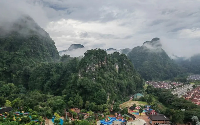 Mountain & Theme Park Views' Cozy Suite