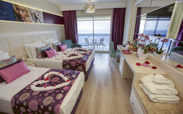 Azura Deluxe Resort & Spa