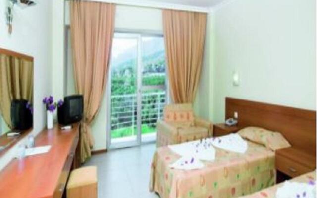Aura Resort