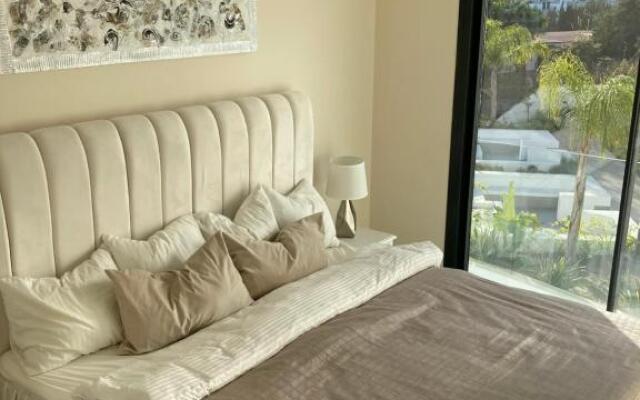 The View Luxury Vacation Apartment 4