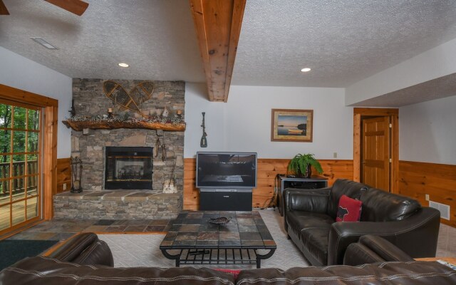 Old Bruin's Den 4 Bedroom House