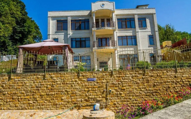 Yalana Guest House