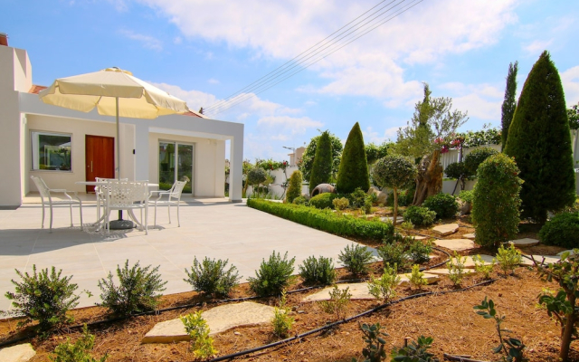 Phaedrus Living: Luxury Villa Ellison