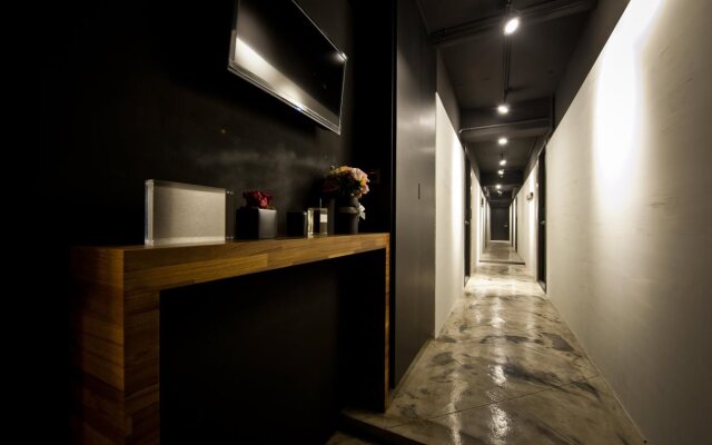 O2 Hotel M12