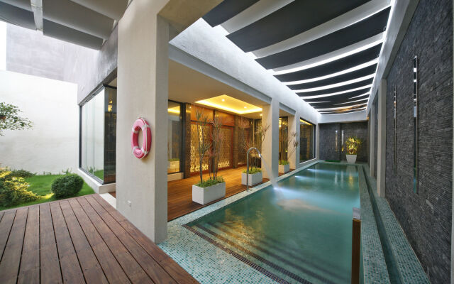 Han Guan Motel