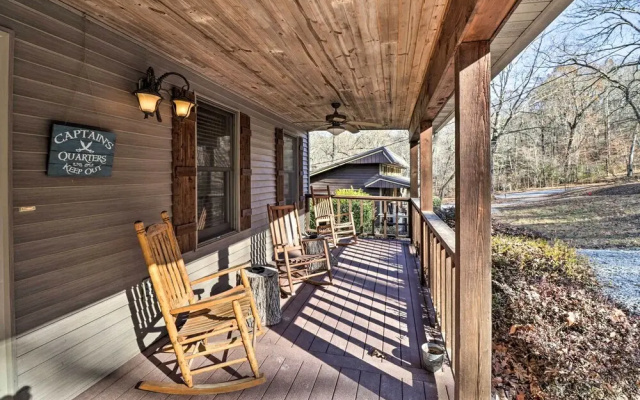 The Captains Quarters in Rogers w/ Covered Porch!