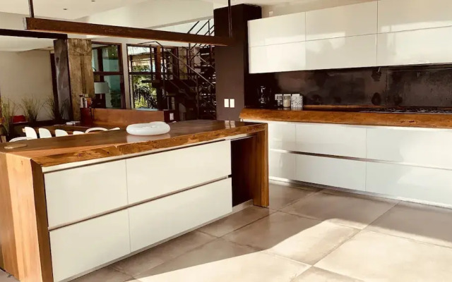 Modern 7 Bedrooms Villa on Private Beach Access