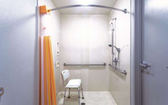 La Quinta Inn & Suites by Wyndham Jackson Airport