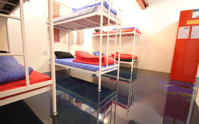 Time Travelers Party Hostel In Hongdae - Foreigners Only
