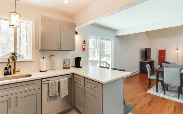 Modern Tobyhanna Home Near Lake Carobeth!