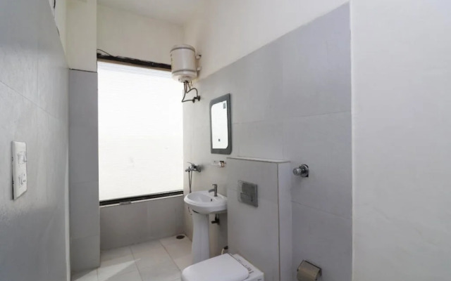 The Classic By OYO Rooms