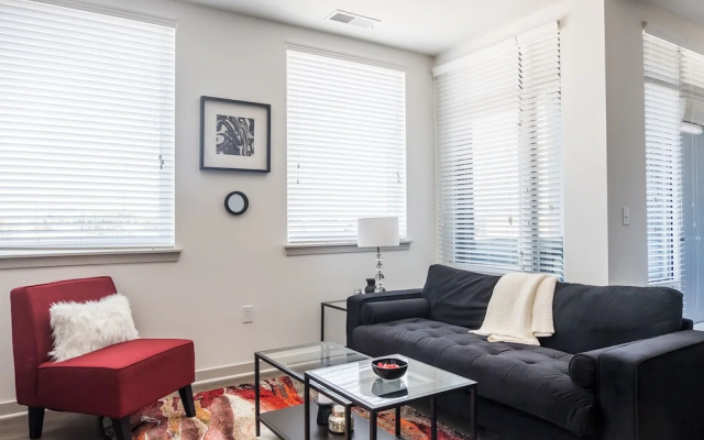 Mass Ave Arts District 1 BR Apt by Frontdesk