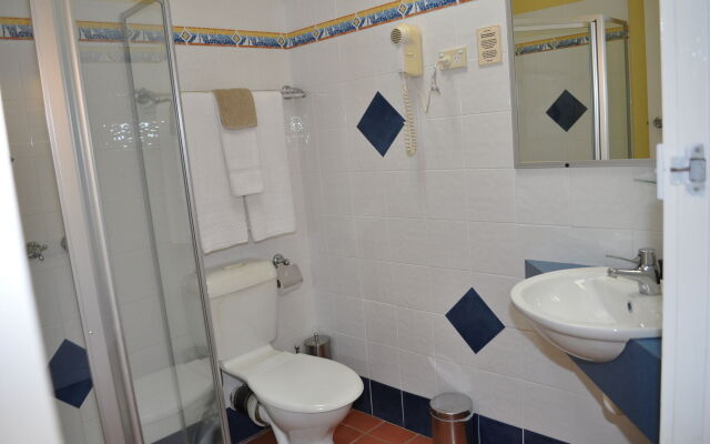 Black Dolphin Motel & Apartments