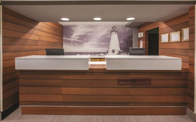 La Quinta Inn & Suites Erie