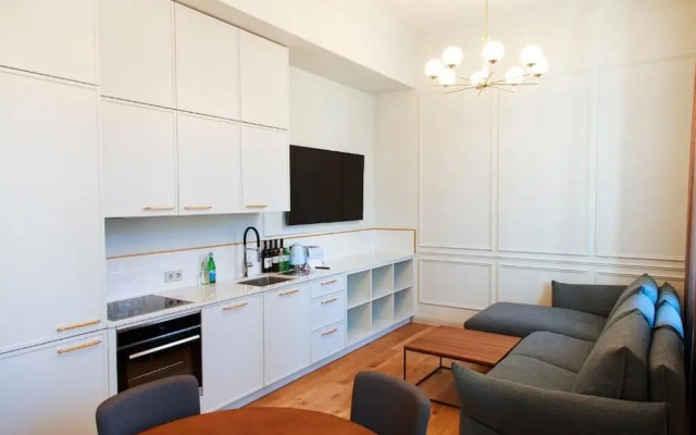 Roze Center Apartments