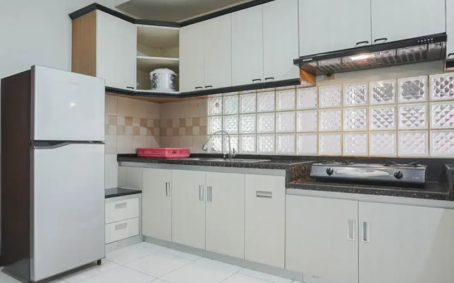 Homey 2Br At Pangeran Jayakarta Apartment