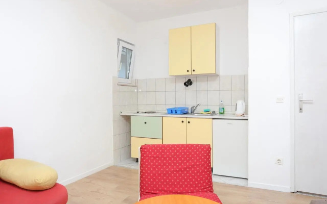 Apartments with a parking space Tucepi, Makarska - 2676