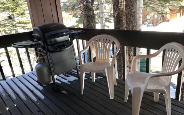 Mammoth Estates - 4 Seasons of Beauty w/ Amenities!