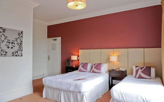 Raglan Hotel